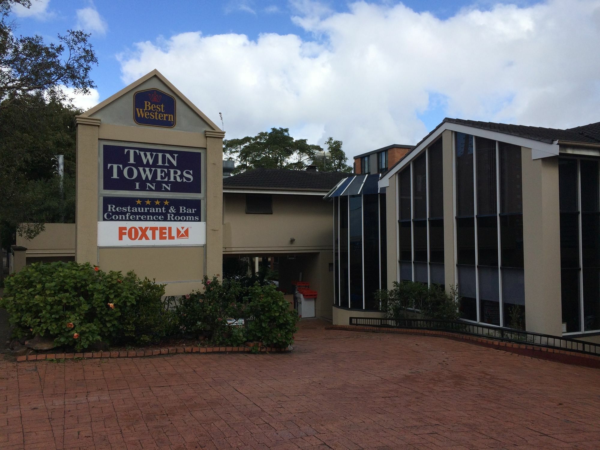 Twin Towers Inn Sydney Exterior photo