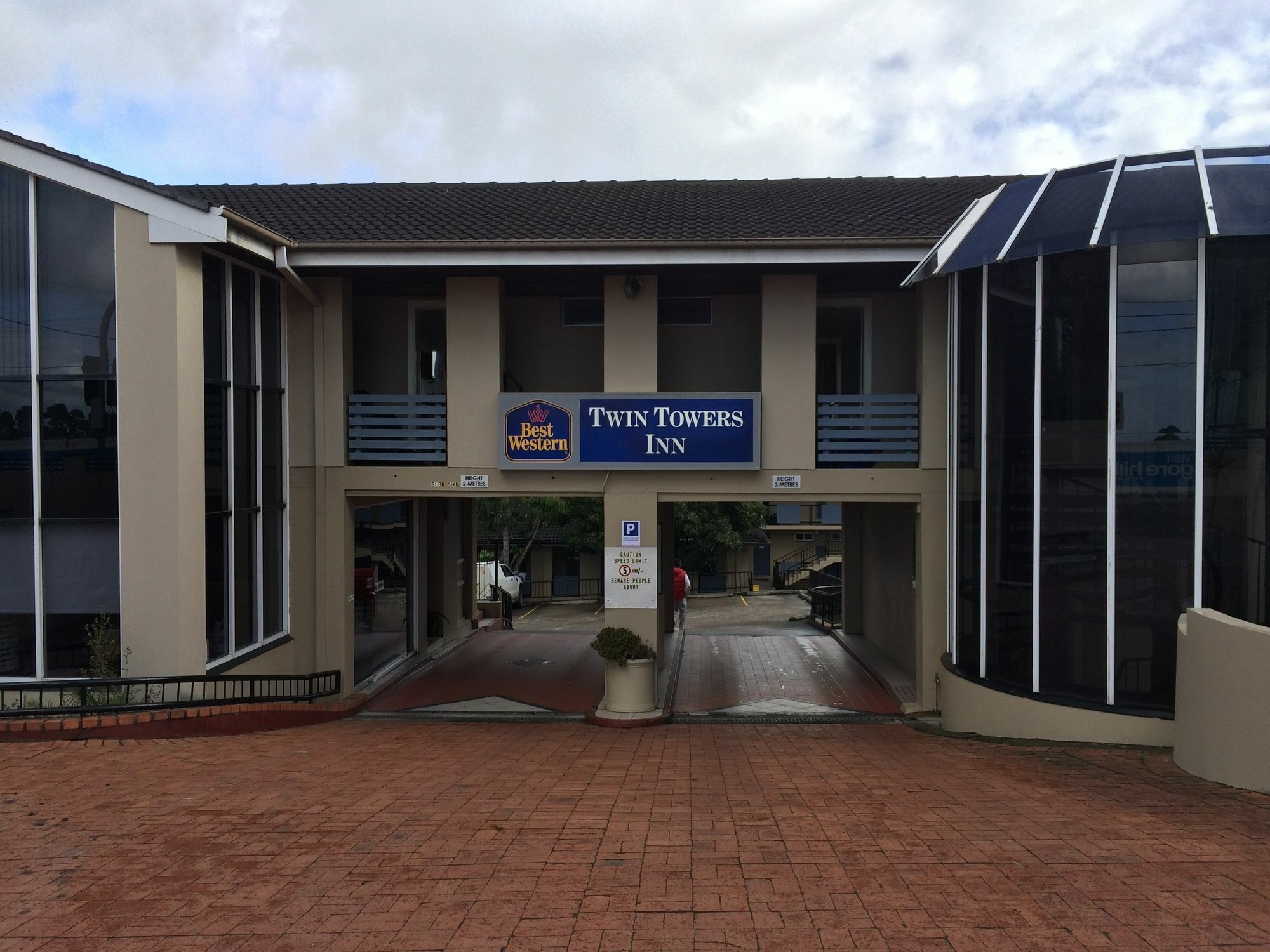 Twin Towers Inn Sydney Exterior photo